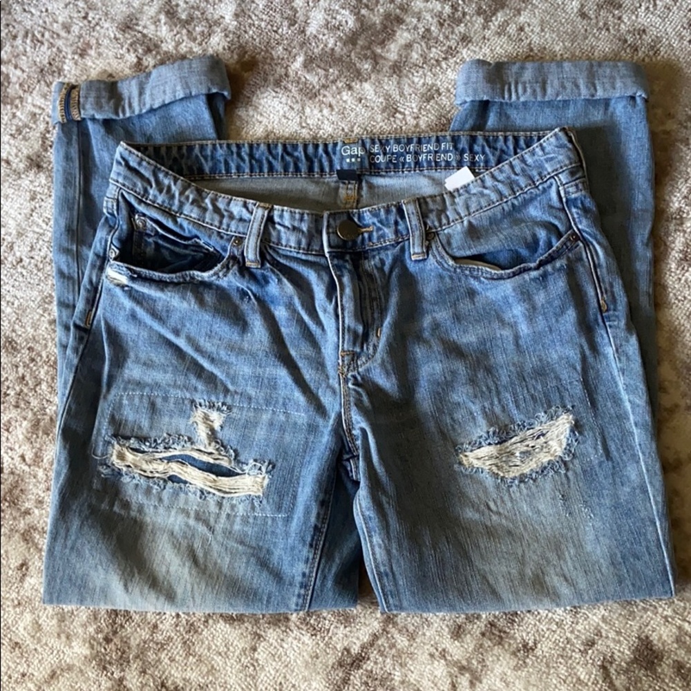 Gap jean - size 28 - sexy boyfriend fit